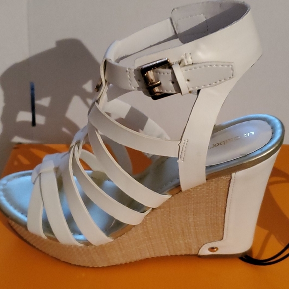 Liz Claiborne Sandals - Picture 1 of 4